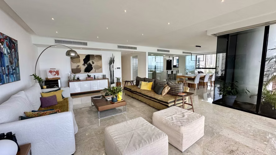 Venta de Apartamento en Ave. Balboa - Los Delfines