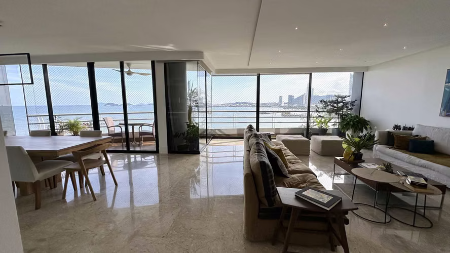 Venta de Apartamento en Ave. Balboa - Los Delfines