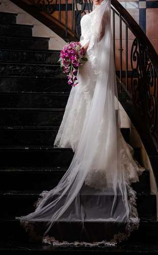 Hermoso vestido de novia de encaje, corte sirena de Pronovias