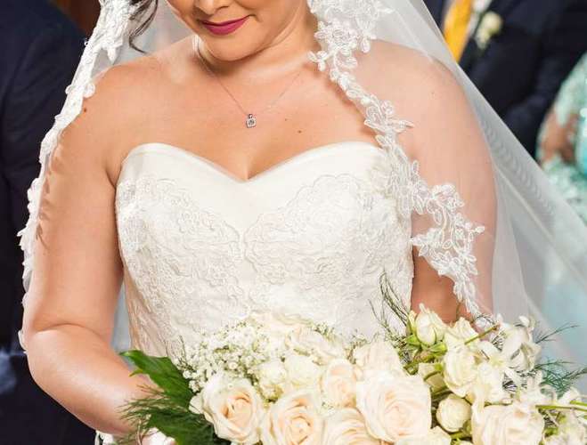 Hermoso vestido de novia de encaje, corte sirena de Pronovias