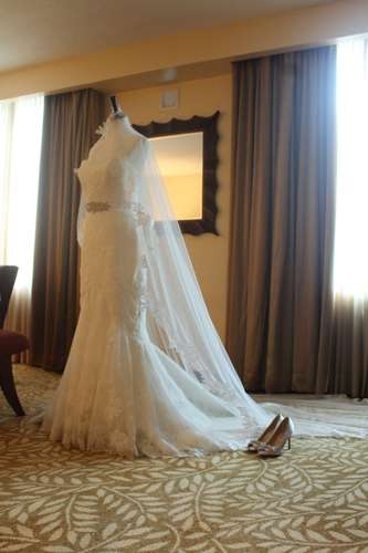 Hermoso vestido de novia de encaje, corte sirena de Pronovias