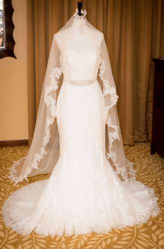 Hermoso vestido de novia de encaje, corte sirena de Pronovias