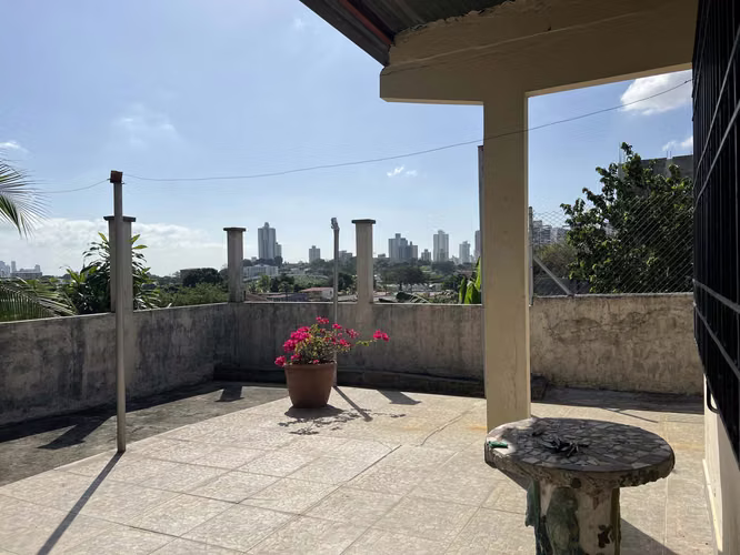 DOS CASAS EN UN SOLO TERRENO!! | MIRAFLORES, BETANIA