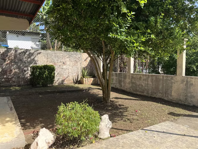 DOS CASAS EN UN SOLO TERRENO!! | MIRAFLORES, BETANIA
