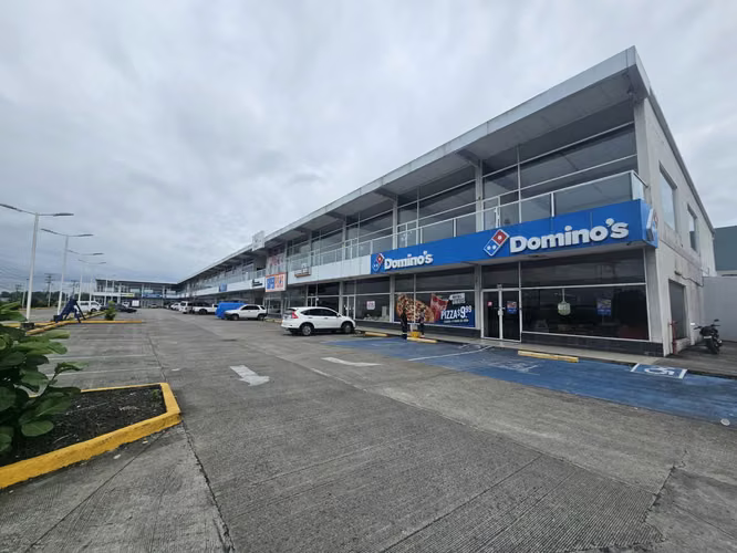 Banco vende local comercial en Plaza Canaima, Pacora
