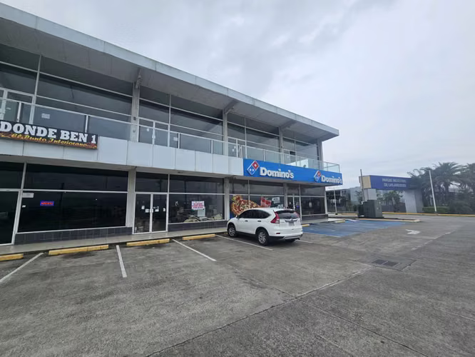 Banco vende local comercial en Plaza Canaima, Pacora