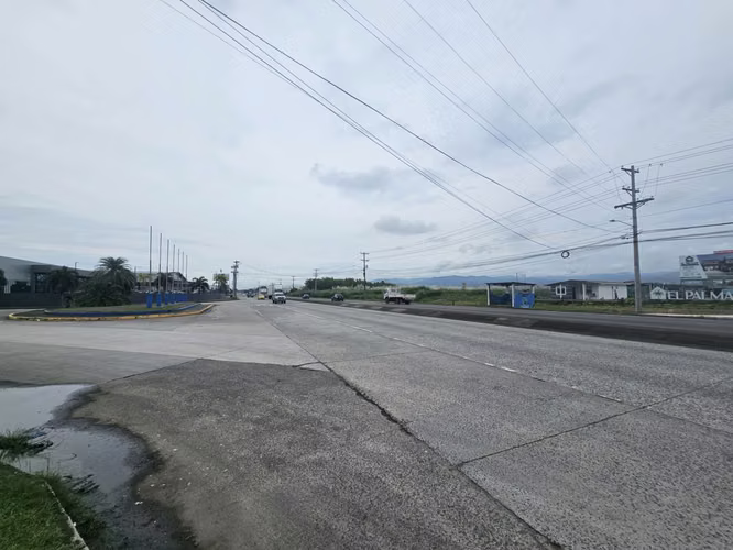 Banco vende local comercial en Plaza Canaima, Pacora