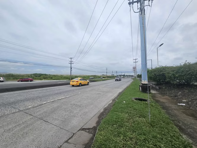 Banco vende local comercial en Plaza Canaima, Pacora