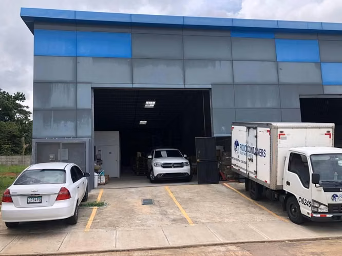 Alquiler de galera en Tocumen 340 mts2, 2 oficinas 1 baño