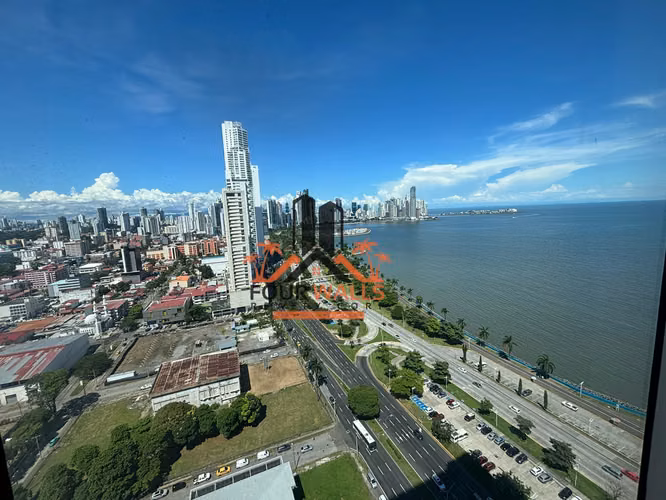 En venta local comercial en Ph Balboa Office Center – Avenida Balboa