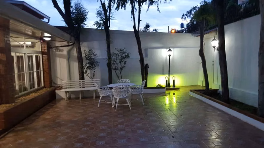 VENTA, CASA GRANDE, MUY ELEGANTE, VEALA Y OFREZCA, CALLE MUY PRIVADA