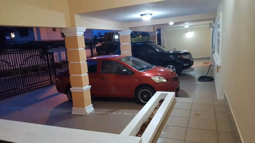 VENTA, CASA GRANDE, MUY ELEGANTE, VEALA Y OFREZCA, CALLE MUY PRIVADA