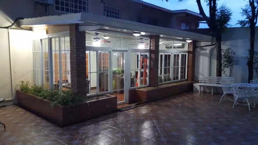 VENTA, CASA GRANDE, MUY ELEGANTE, VEALA Y OFREZCA, CALLE MUY PRIVADA