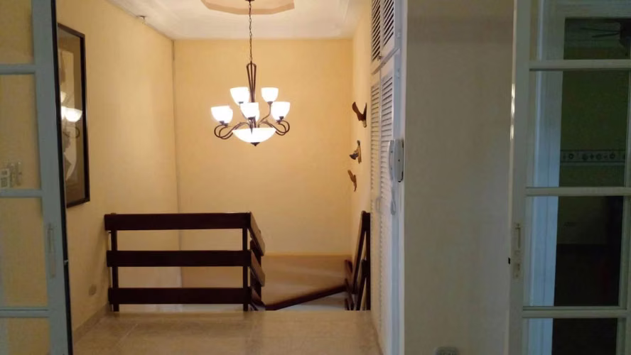 VENTA, CASA GRANDE, MUY ELEGANTE, VEALA Y OFREZCA, CALLE MUY PRIVADA
