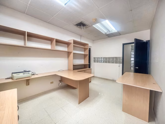 Se Vende Edificio Comercial con Galera y Oficina