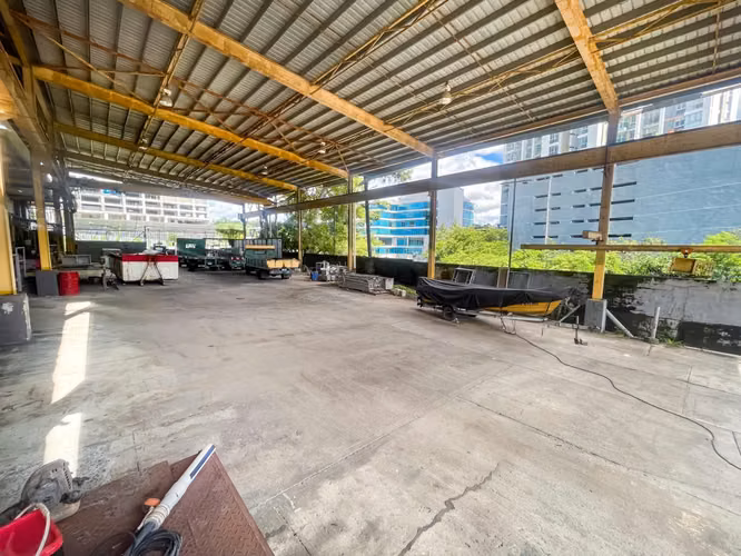Se Vende Edificio Comercial con Galera y Oficina