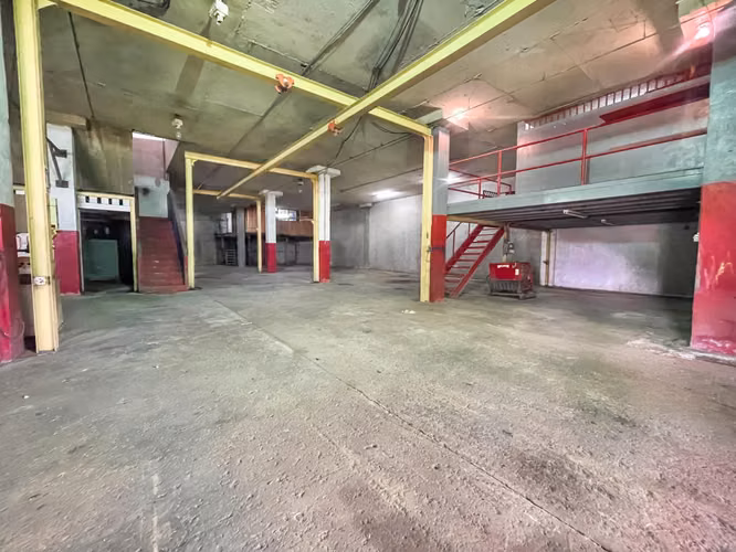Se Vende Edificio Comercial con Galera y Oficina