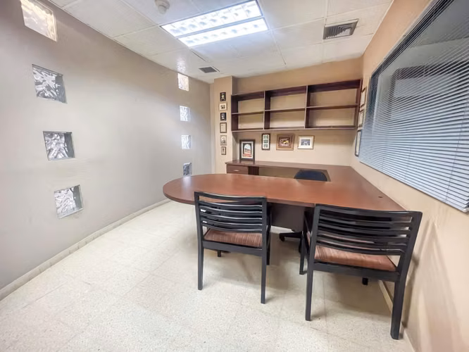 Se Vende Edificio Comercial con Galera y Oficina