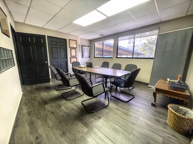 Se Vende Edificio Comercial con Galera y Oficina