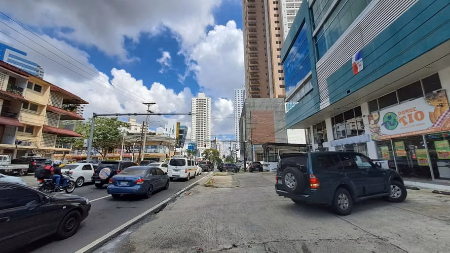 Alquiler de Oficina en Vía Brasil, Bella Vista, Plaza Korintho, 112m2