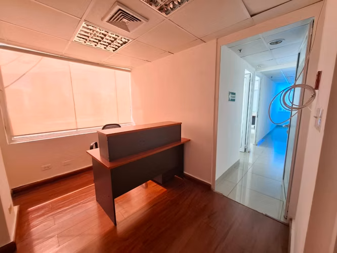 Alquiler de Oficina en Vía Brasil, Bella Vista, Plaza Korintho, 112m2