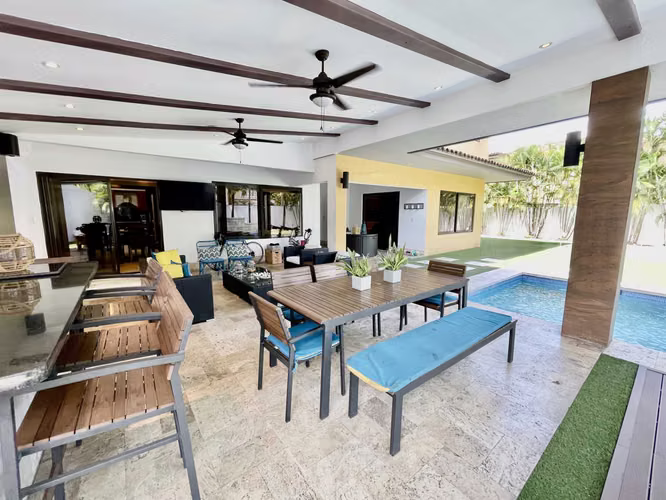 Venta de casa en Costa del Este - Antigua