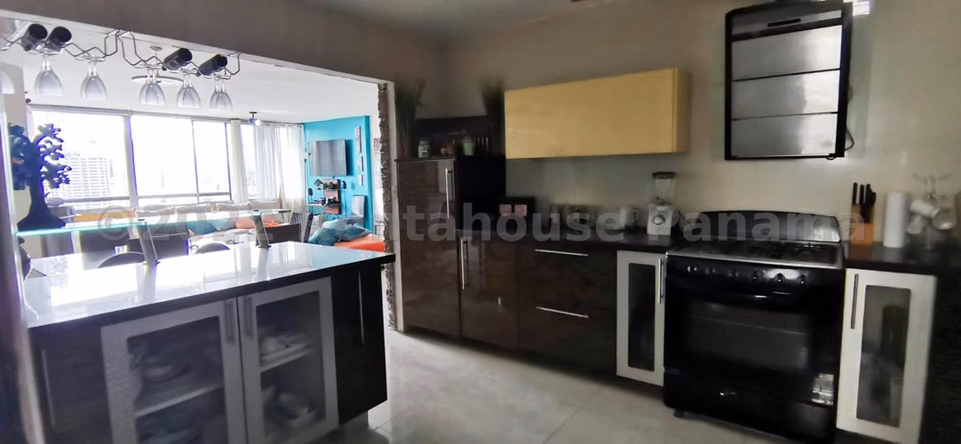 Venta de Apartamento de 150 m2 en PH Buganvilla, Obarrio 24-7588GG