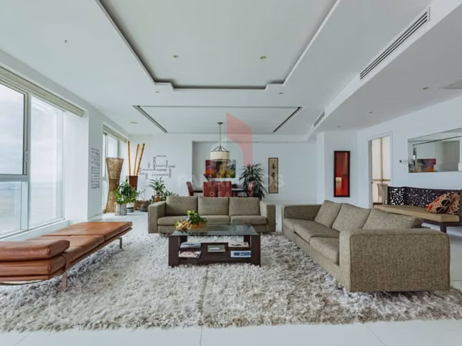 Luxurious 4-bedroom apartment for sale on the entire floor in Costa del Este