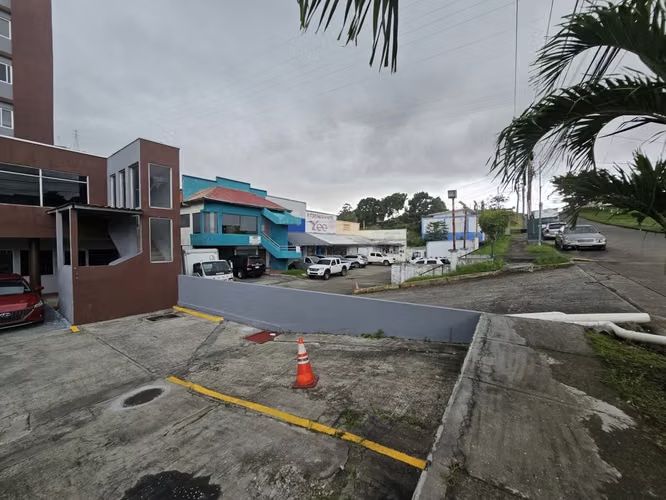 Banco vende local en Madison Towers, Limajo - Imagen 8