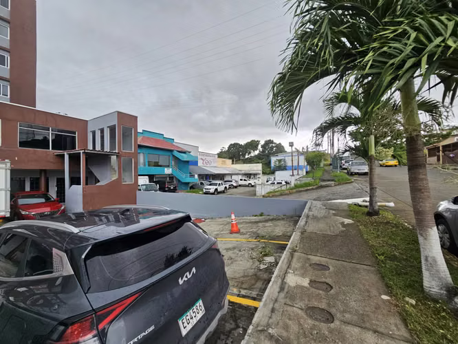 Banco vende local en Madison Towers, Limajo - Imagen 7