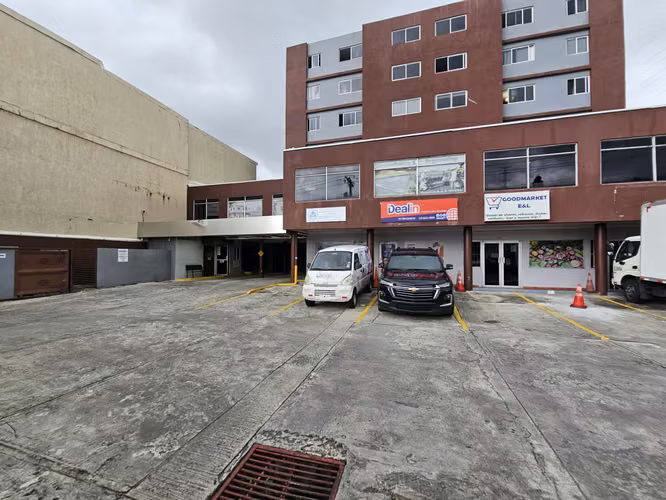 Banco vende local en Madison Towers, Limajo - Imagen 9
