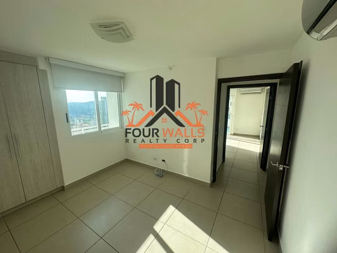 Venta de Apartamento Amoblado en PH Kings Park, Condado del Rey