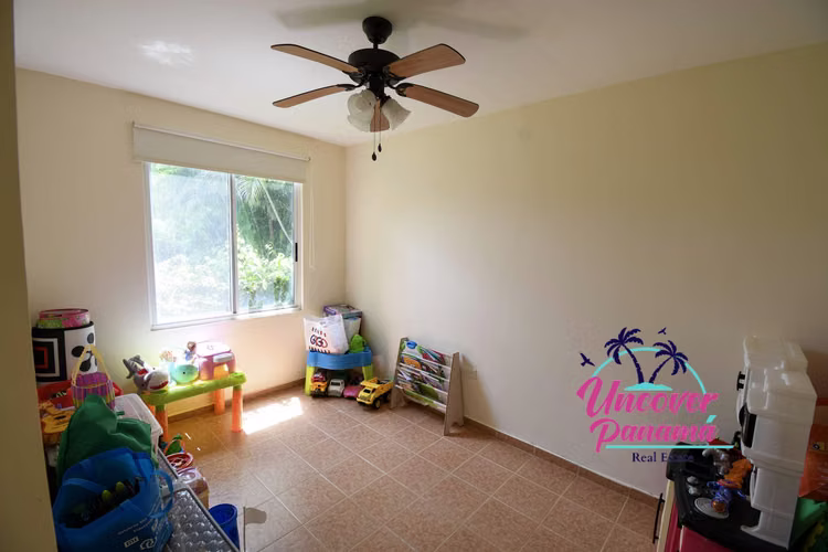 se vende Villa de 4 recamaras con piscina y vista al fairway