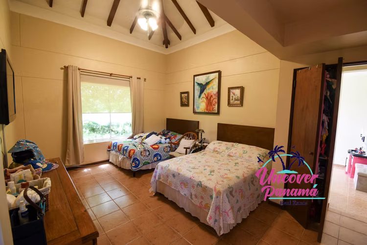 se vende Villa de 4 recamaras con piscina y vista al fairway
