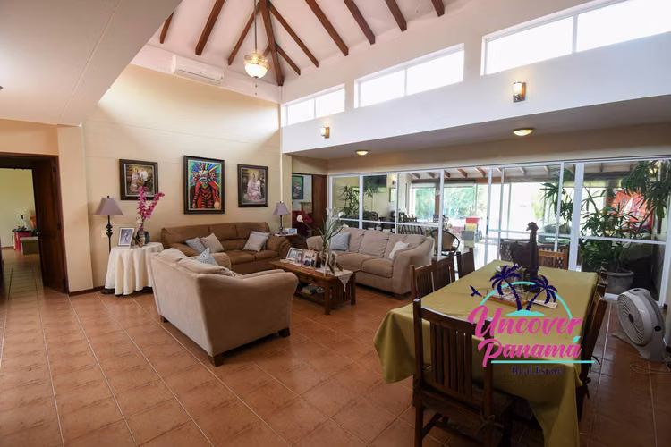 se vende Villa de 4 recamaras con piscina y vista al fairway
