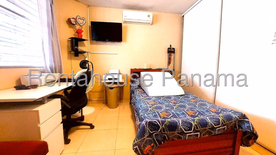 Venta de Casa con 300 m² de Terreno en Brisas del Golf 26-7056gg