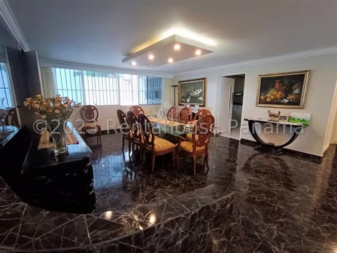 Venta de Apartamento Remodelado con 250 m² en PH Fiesta, Obarrio 26-4187GG