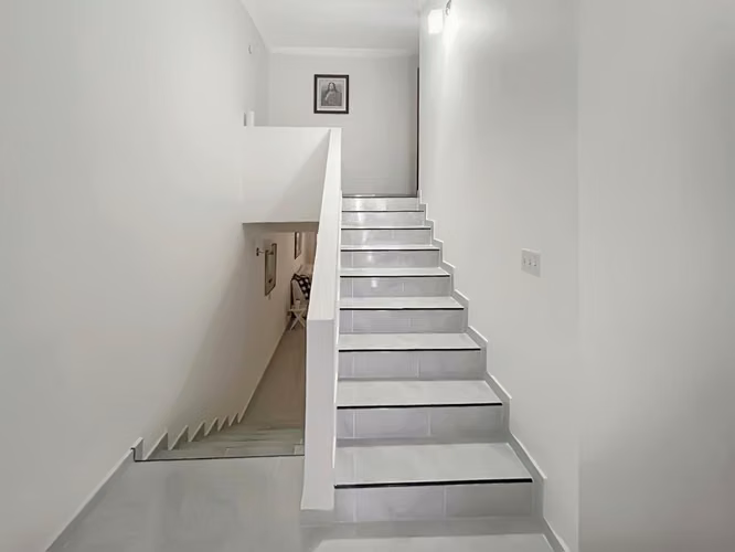 CASA EN ESQUINA – LISTA PARA MUDARSE