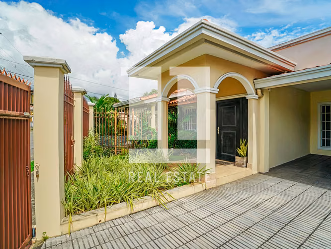 Se Vende Casa en Altos del Golf - Imagen 2