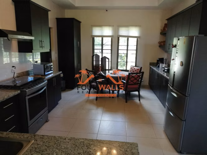 Venta de Casa en San Carlos con Casa de Huéspedes