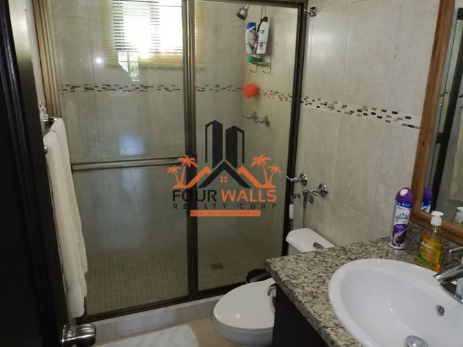 Venta de Casa en San Carlos con Casa de Huéspedes