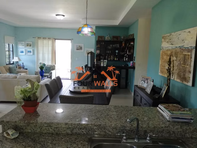 Venta de Casa en San Carlos con Casa de Huéspedes