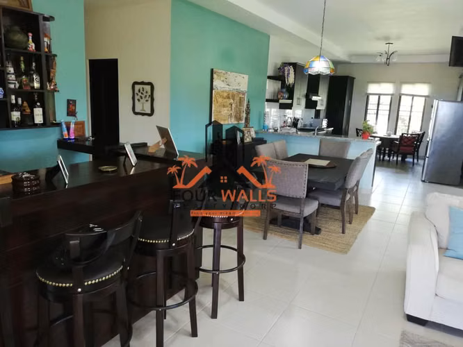 Venta de Casa en San Carlos con Casa de Huéspedes