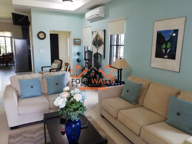Venta de Casa en San Carlos con Casa de Huéspedes