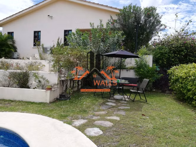 Venta de Casa en San Carlos con Casa de Huéspedes
