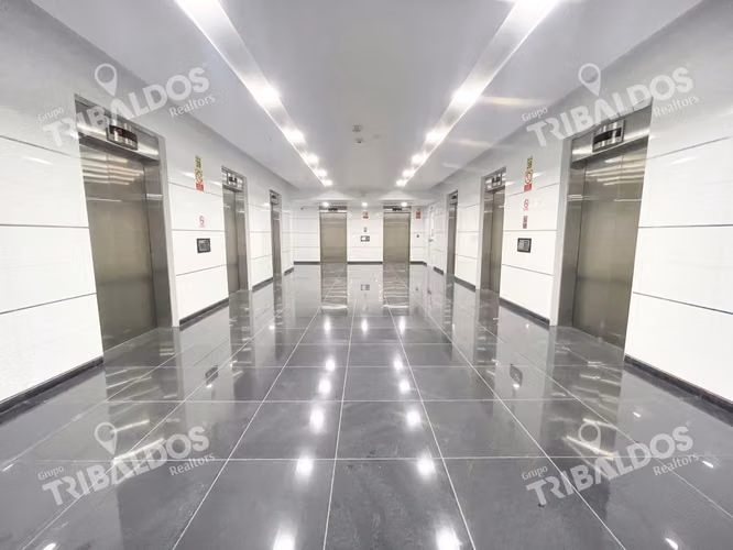 Se vende oficina en gris en Oceania Business Plaza