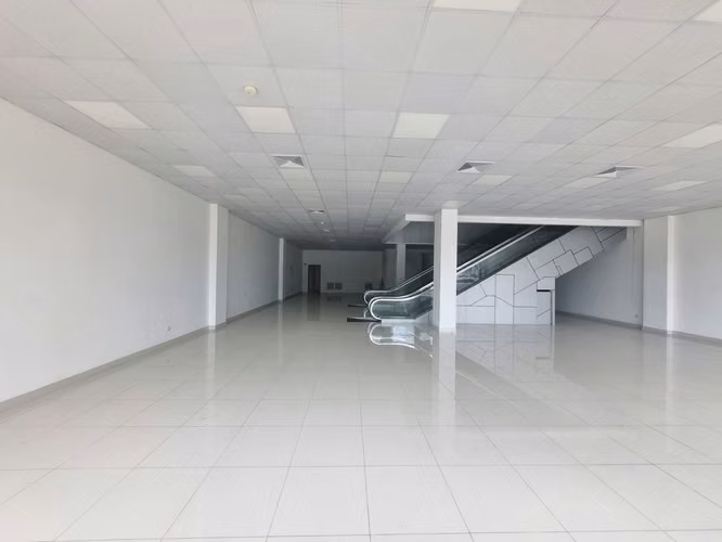 Alquiler de Local en El Dorado, Plaza Garbo, 2500m2