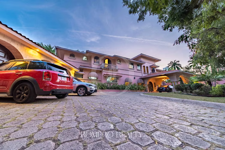SE VENDE  CASA ALTOS DEL GOLF | PARQUE LEFEVRE