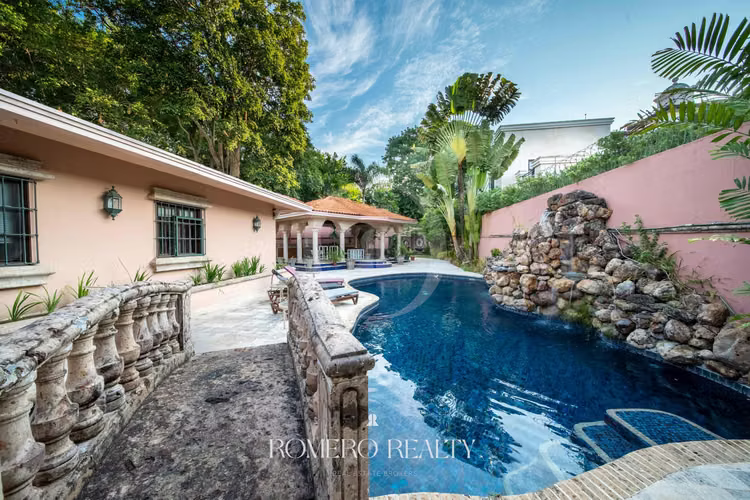 SE VENDE  CASA ALTOS DEL GOLF | PARQUE LEFEVRE