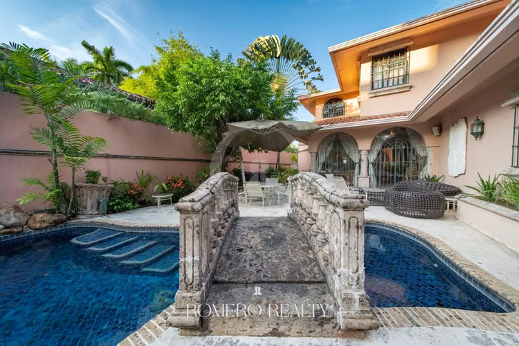 SE VENDE  CASA ALTOS DEL GOLF | PARQUE LEFEVRE